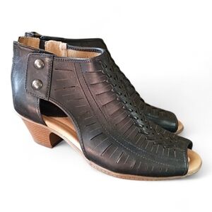 Earth Carson Vicki Leather Black Zipper Gladiator Sandals Shoes Bootie Size 8